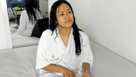 Snapshot of poutyseleny chatting on 10-06-25, 11:29 poutyseleny online show from 10-06-25, 11:29