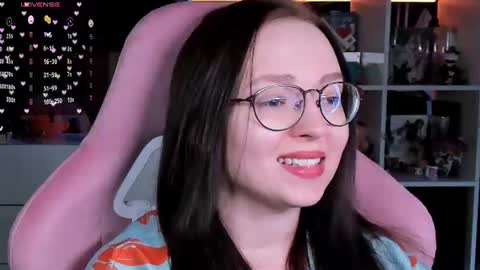 Snapshot of power_robynn chatting on 07-19-26, 01:15 Robyn online show from 07-19-26, 01:15