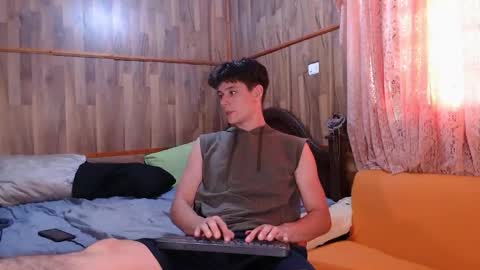 Snapshot of powertwinky chatting on 12-18-24, 07:52 chris independent  online show from 12-18-24, 07:52