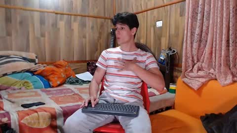 Snapshot of powertwinky chatting on 02-11-25, 01:20 chris independent  online show from 02-11-25, 01:20