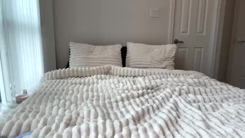 Kylie online show from 02-18-25, 08:14