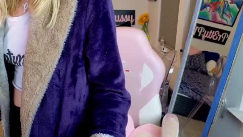 Evangeline Eva Darling online show from 11-14-25, 04:33