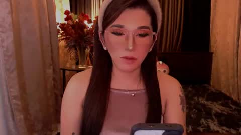 Snapshot of preciousrosedoll chatting on 06-12-26, 01:04 Rosedoll online show from 06-12-26, 01:04