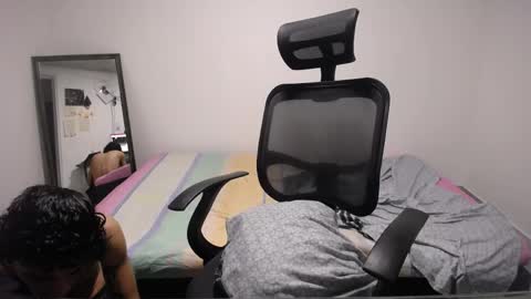 Plux online show from 04-27-26, 03:59