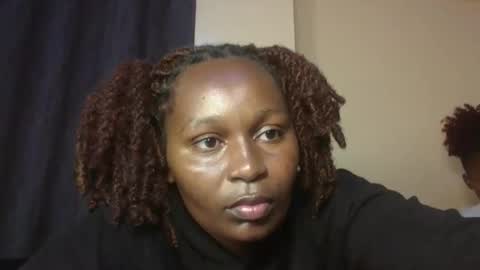 Snapshot of prettie_essy chatting on 12-15-25, 12:53 Essy online show from 12-15-25, 12:53