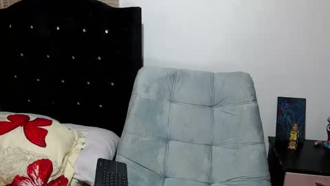 pretty_cristal22 online show from 11-25-25, 12:05