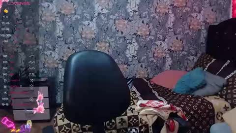 pretty_cristal22 online show from 04-17-26, 10:35