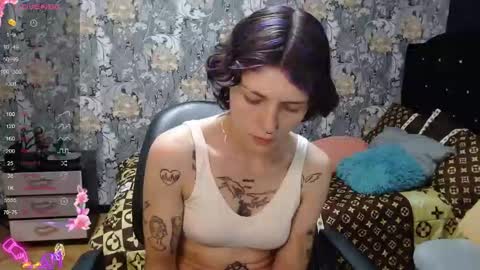 pretty_cristal22 online show from 04-19-26, 09:50