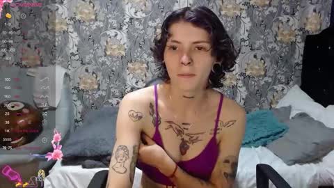 pretty_cristal22 online show from 06-07-26, 05:27