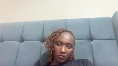 Snapshot of pretty_ellsie chatting on 10-08-25, 02:53 independent model online show from 10-08-25, 02:53