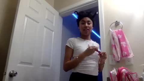 pretty_girl828687 online show from 01-12-26, 05:40