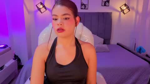 pretty online show from 06-19-26, 04:06