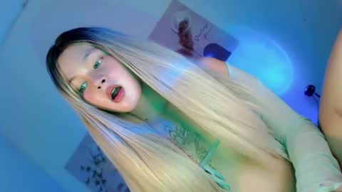 Flor online show from 11-16-25, 04:40