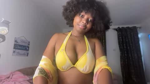 Snapshot of pretty_peaches chatting on 12-13-25, 07:53 Pretty peaches online show from 12-13-25, 07:53