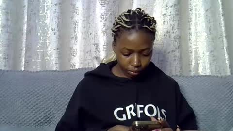 pretty_petite24 online show from 09-12-25, 05:57