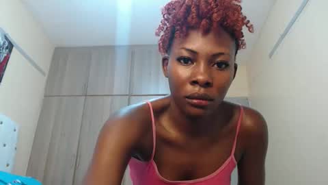 Snapshot of pretty_pixel chatting on 10-13-25, 08:25 pretty_pixel online show from 10-13-25, 08:25