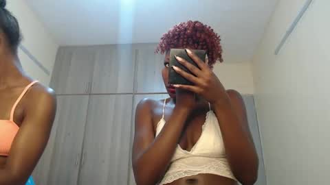 Snapshot of pretty_pixel chatting on 10-14-25, 08:59 pretty_pixel online show from 10-14-25, 08:59