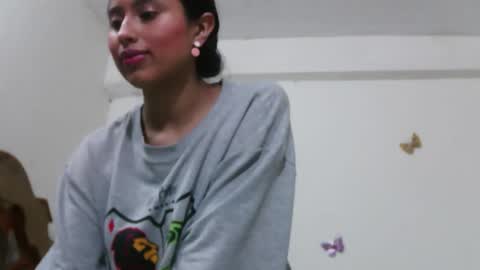 Snapshot of pretty_rose_ chatting on 03-11-26, 06:30 Rose online show from 03-11-26, 06:30