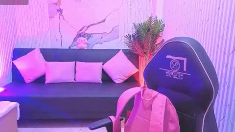 pretty_tay online show from 04-25-26, 11:46