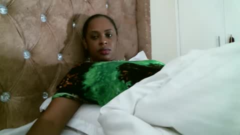 Snapshot of pretty_zii chatting on 10-13-25, 03:50 zii online show from 10-13-25, 03:50