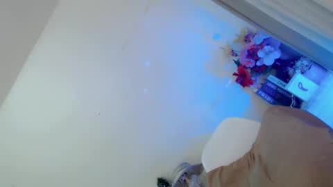 Snapshot of prettybadbitch28 chatting on 06-07-26, 01:37 prettybadbitch28 online show from 06-07-26, 01:37