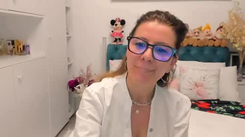 Snapshot of prettyblackeyes chatting on 04-29-26, 10:38 wilma online show from 04-29-26, 10:38