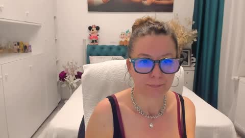 Snapshot of prettyblackeyes chatting on 05-01-26, 05:12 wilma online show from 05-01-26, 05:12