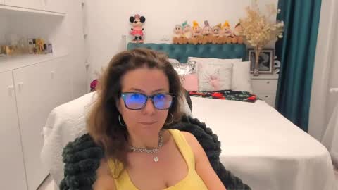 Snapshot of prettyblackeyes chatting on 05-02-26, 06:07 wilma online show from 05-02-26, 06:07