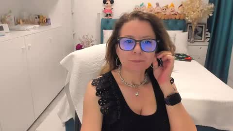 Snapshot of prettyblackeyes chatting on 05-03-26, 05:02 wilma online show from 05-03-26, 05:02