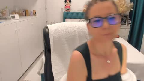 Snapshot of prettyblackeyes chatting on 05-04-26, 05:36 wilma online show from 05-04-26, 05:36