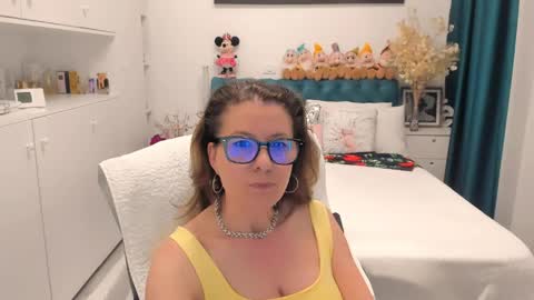 Snapshot of prettyblackeyes chatting on 05-05-26, 05:37 wilma online show from 05-05-26, 05:37