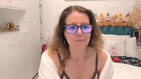 Snapshot of prettyblackeyes chatting on 05-06-26, 07:52 wilma online show from 05-06-26, 07:52