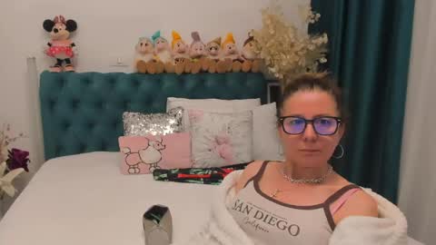 Snapshot of prettyblackeyes chatting on 05-09-26, 07:13 wilma online show from 05-09-26, 07:13