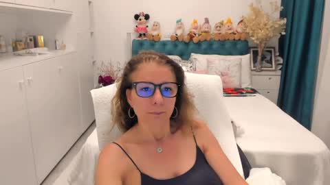 Snapshot of prettyblackeyes chatting on 05-28-26, 06:21 wilma online show from 05-28-26, 06:21