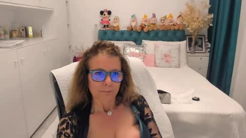 Snapshot of prettyblackeyes chatting on 05-28-26, 09:12 wilma online show from 05-28-26, 09:12