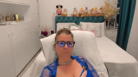 Snapshot of prettyblackeyes chatting on 05-30-26, 11:02 wilma online show from 05-30-26, 11:02