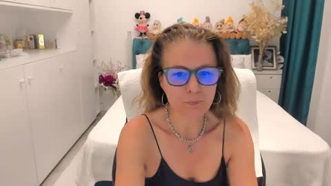 Snapshot of prettyblackeyes chatting on 05-31-26, 08:43 wilma online show from 05-31-26, 08:43