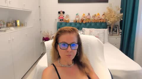 Snapshot of prettyblackeyes chatting on 06-03-26, 07:55 wilma online show from 06-03-26, 07:55