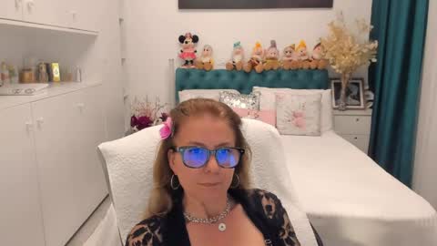 Snapshot of prettyblackeyes chatting on 06-03-26, 08:03 wilma online show from 06-03-26, 08:03