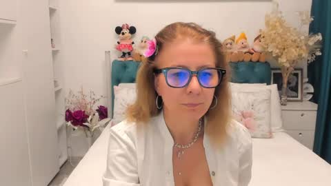 Snapshot of prettyblackeyes chatting on 06-06-26, 08:57 wilma online show from 06-06-26, 08:57