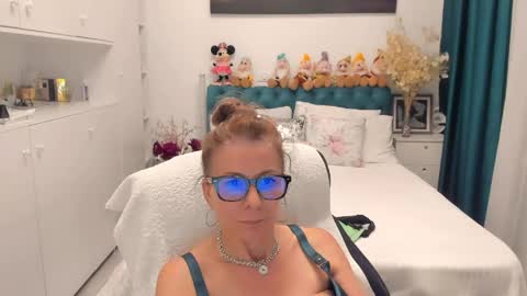 Snapshot of prettyblackeyes chatting on 06-09-26, 06:30 wilma online show from 06-09-26, 06:30