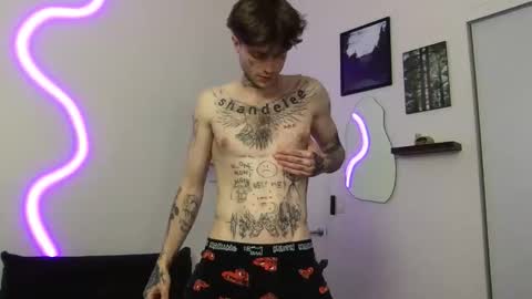 pretty boy online show from 11-24-25, 01:16