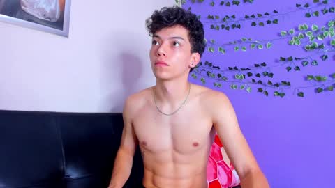 Snapshot of prettybunnies08 chatting on 01-29-25, 06:39 Enzo Denis online show from 01-29-25, 06:39