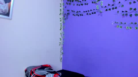 Snapshot of prettybunnies08 chatting on 02-11-25, 10:18 Enzo Denis online show from 02-11-25, 10:18