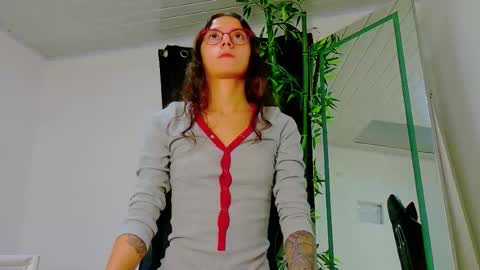 Snapshot of prettybunnies08 chatting on 11-14-25, 12:20 Enzo Denis online show from 11-14-25, 12:20