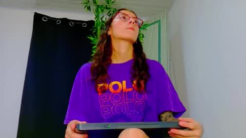 Snapshot of prettybunnies08 chatting on 11-24-25, 04:23 Enzo Denis online show from 11-24-25, 04:23