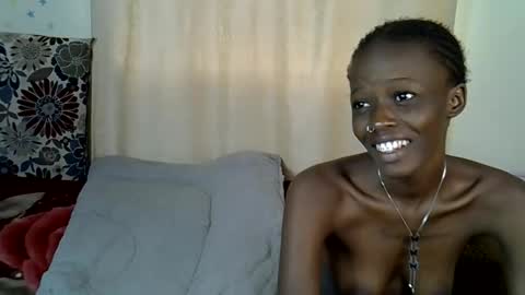 Snapshot of prettybunnny chatting on 11-18-25, 01:04 Bunny online show from 11-18-25, 01:04