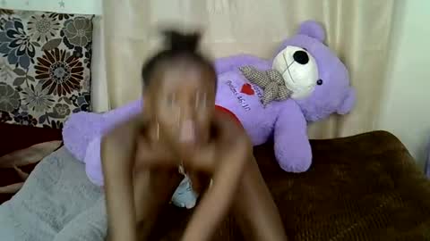 Snapshot of prettybunnny chatting on 11-19-25, 10:43 Bunny online show from 11-19-25, 10:43