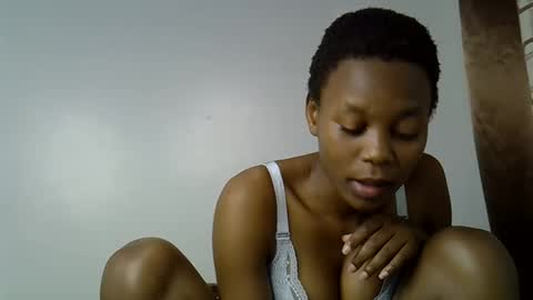Snapshot of prettycoco_ chatting on 04-12-26, 02:11 coco online show from 04-12-26, 02:11