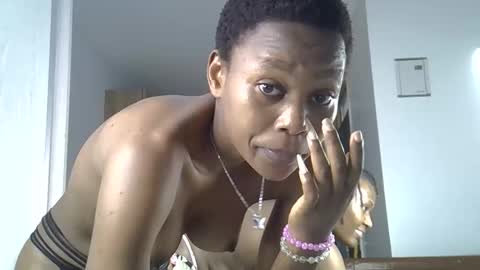 Snapshot of prettycoco_ chatting on 05-08-26, 02:33 coco online show from 05-08-26, 02:33